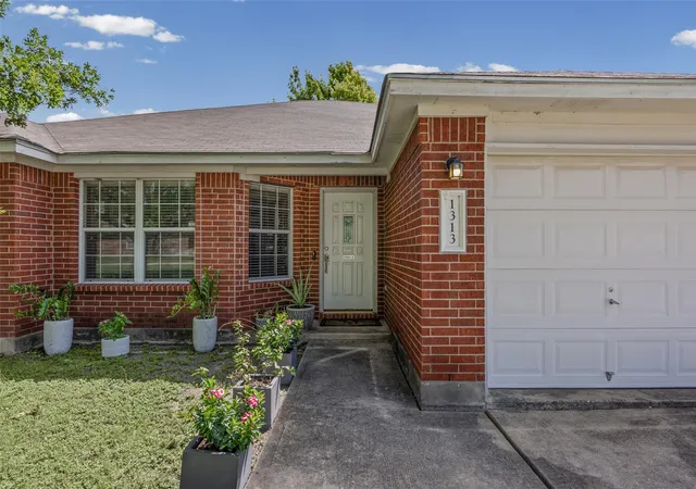 3rd image of 1313 Laurelleaf Dr, Pflugerville, TX 78660 | MLS# 3448399