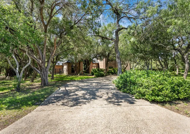 2nd image of 110 Warbler Way Way, Shavano Park, TX 78231 | MLS# 8948895