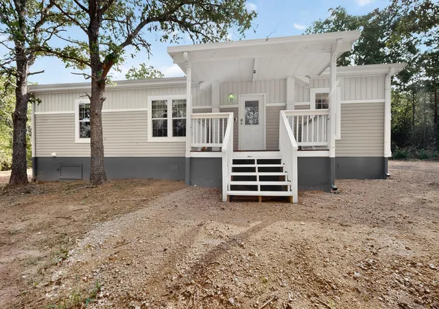 2nd image of 300 Flaming Oak Dr, Bastrop, TX 78602 | MLS# 7903689