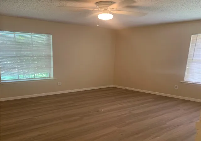 Listing Photo 2 - Condo for sale in building located at 2519 Gln Springs Wy, Austin, TX 78741
