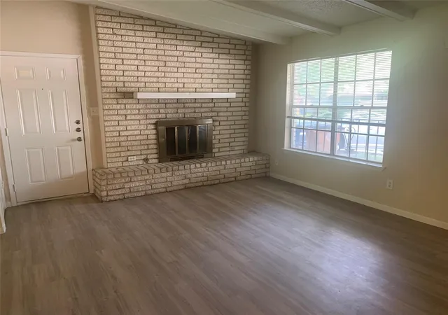Listing Photo 3 - Condo for sale in building located at 2519 Gln Springs Wy, Austin, TX 78741
