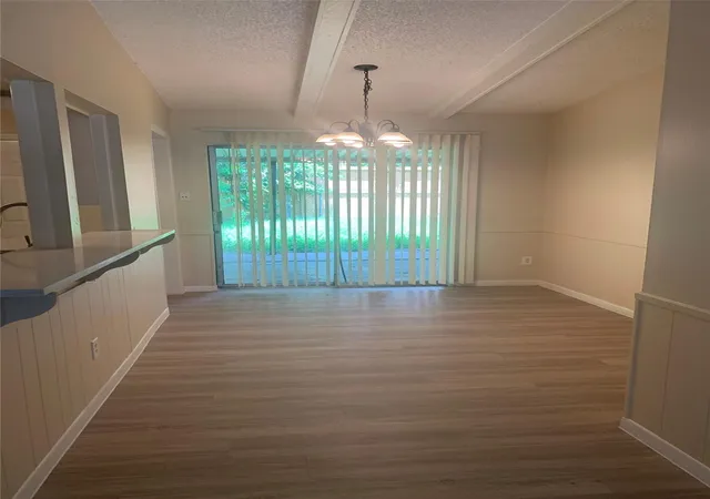 Listing Photo 4 - Condo for sale in building located at 2519 Gln Springs Wy, Austin, TX 78741