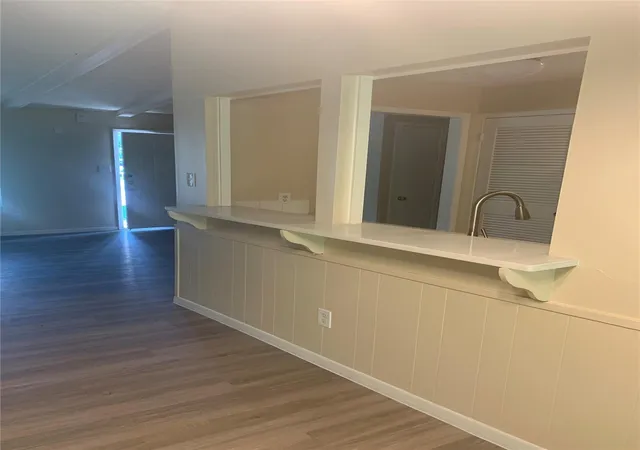 Listing Photo 5 - Condo for sale in building located at 2519 Gln Springs Wy, Austin, TX 78741