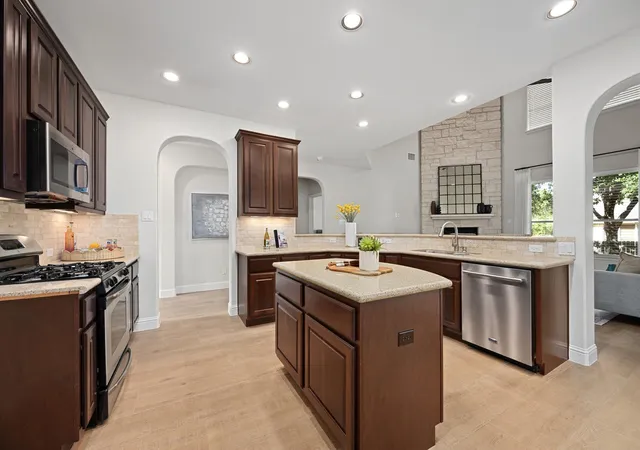 Photo 1 of Sale Pending at 8620 Alophia Dr, Austin, TX 78739 | MLS# 1583668 | Listing updated on 2026-10-12