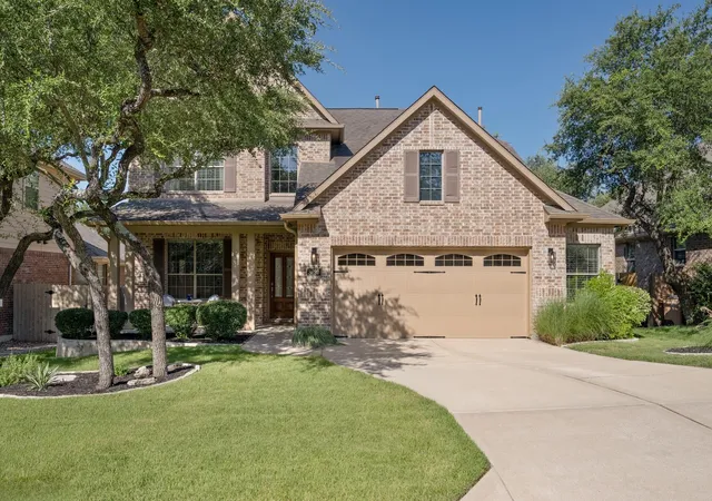 Photo 3 of Sale Pending at 8620 Alophia Dr, Austin, TX 78739 | MLS# 1583668 | Listing updated on 2026-10-12
