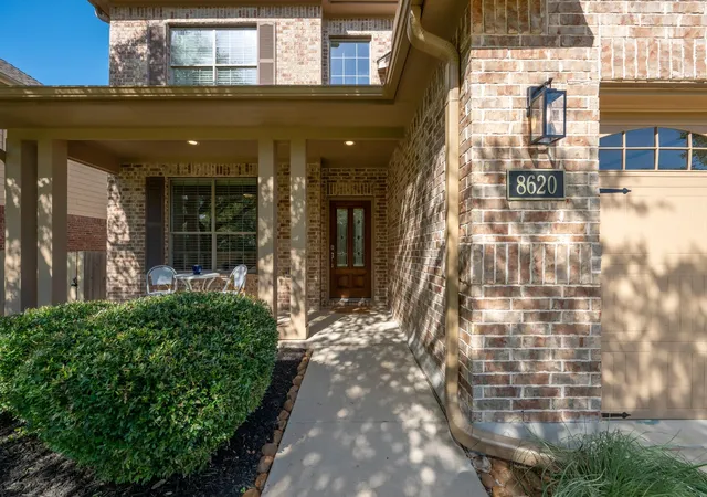 Photo 4 of Sale Pending at 8620 Alophia Dr, Austin, TX 78739 | MLS# 1583668 | Listing updated on 2026-10-12