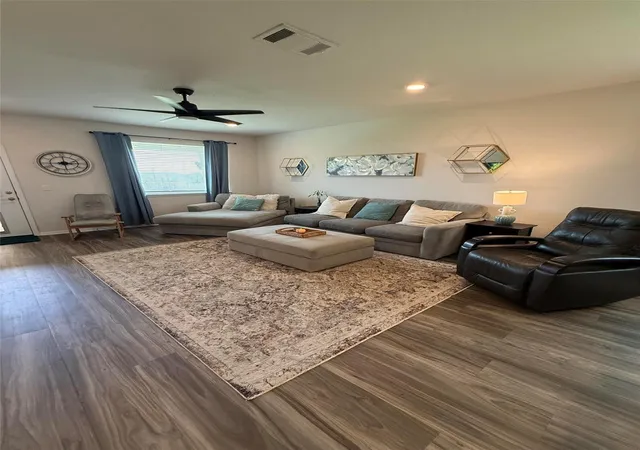 Photo 4 of Single family home for sale at 813 Cade Cv, Georgetown, TX 78626 | MLS# 5520361 | Listing updated on 2026-09-26
