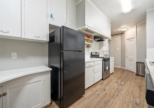 2nd image of 201 W 31st St, Austin, TX 78705