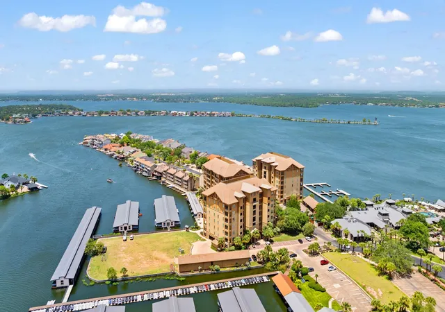 Homes for sale in Horseshoe Bay, TX | 101 West Bank, Horseshoe Bay, TX 78657 | Houzeo