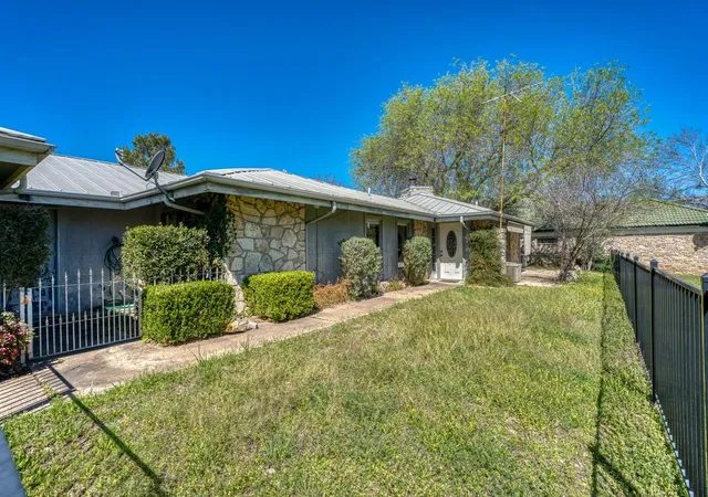 Homes for sale in Horseshoe Bay, TX | 1504 Horseshoe Bay Proper #A, Horseshoe Bay, TX 78657 | MLS# 9272377