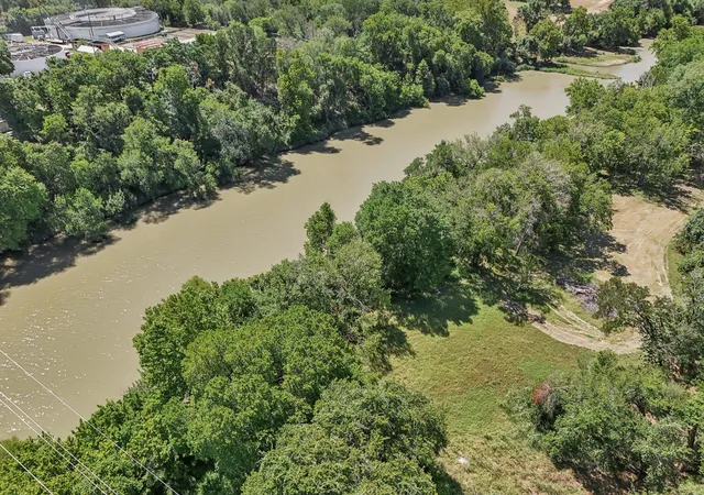 3rd image of 504 Perkins St, Bastrop, TX 78602 | MLS# 2504929
