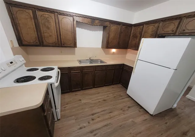 2nd image of 205 2nd Ave, Smithville, TX 78957