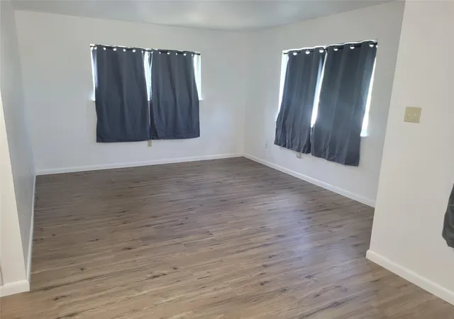 3rd image of 205 2nd Ave, Smithville, TX 78957