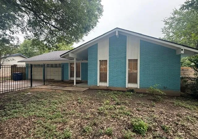 Photo 4 of Sale Pending at 1608 Colony Crk Dr, Austin, TX 78758 | MLS# 3460257 | Listing updated on 2026-09-26