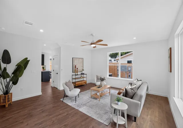 Listing Photo 4 - Condo for sale in building located at 4200 Vly Vw Rd, Austin, TX 78704 - Unit #B