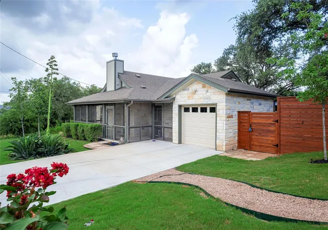 3rd image of 10500 W Lakeview Dr, Jonestown, TX 78645 | MLS# 7807146