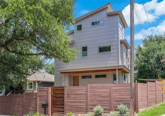 Photo 3 of Single family home for sale at 2201 E 9th Street, Austin, TX 78702 | MLS# 9098445 | Listing updated on 2026-09-17