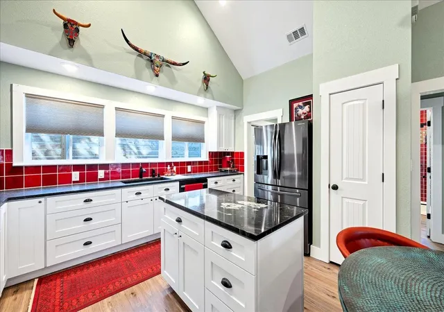 1st image of 10502 W Lakeview Dr, Jonestown, TX 78645 | MLS# 5917468
