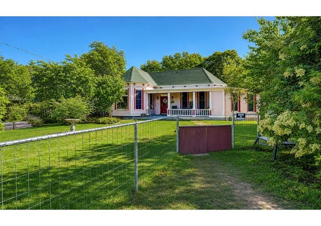Photo 1 of Single family home for sale at 905 S Walnut St, Georgetown, TX 78626 | MLS# 8731625 | Listing updated on 2026-10-06