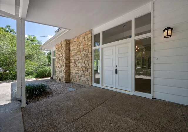 Photo 3 of Single family home for sale at 7 Hull Cir Dr, Austin, TX 78746 | MLS# 6044921 | Listing updated on 2026-09-06
