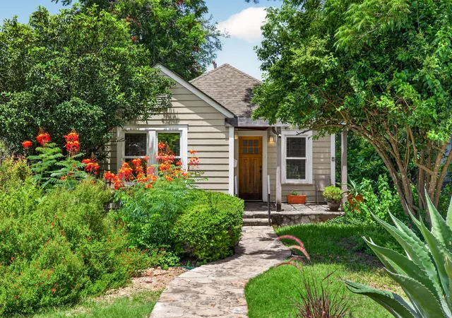 Single family home for sale at 4616 Sinclair Ave, Austin, TX 78756 | MLS# 1053734