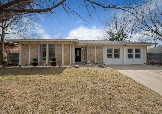 Photo 3 of Single family home for sale at 4709 York Hl Dr, Austin, TX 78723 | MLS# 1593388 | Listing updated on 2026-09-17