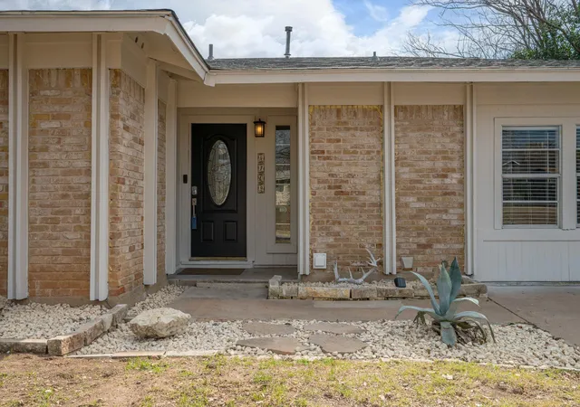 Photo 3 of Single family home for sale at 4709 York Hl Dr, Austin, TX 78723 | MLS# 1593388 | Listing updated on 2026-09-17