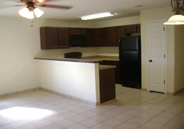Listing Photo 3 - Condo for sale in building located at 2507 Oak Ln, Georgetown, TX 78628