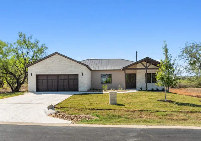 Homes for sale in Horseshoe Bay, TX | 1399 Hi Cir S, Horseshoe Bay, TX 78657 | MLS# 5014584