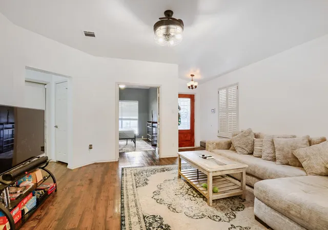 Photo 4 of Single family home for sale at 15331 Sweet Caddies Dr, Pflugerville, TX 78660 | MLS# 8702610 | Listing updated on 2026-09-26