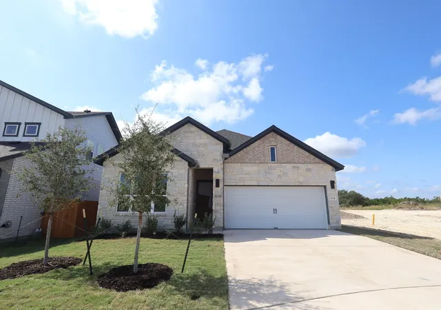 Photo 2 of Sale Pending at 194 Norway Spruce St, Dripping Springs, TX 78620 | MLS# 6917203 | Listing updated on 2026-09-01