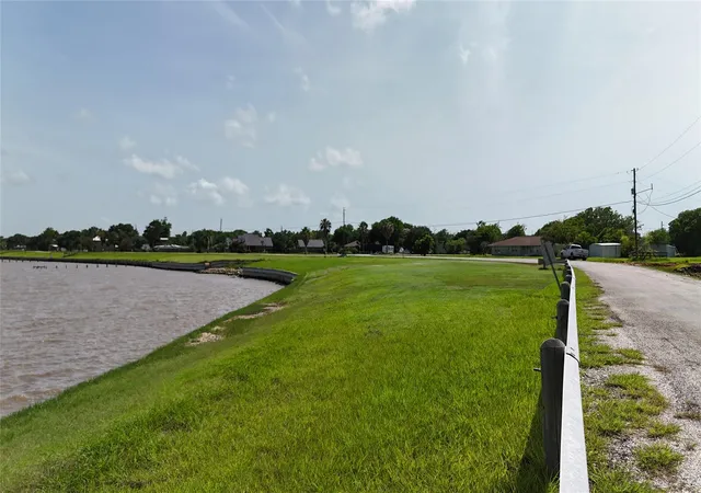 4th image of 269 Cr 305 Bayshore Rd, Palacios, TX 77465 | MLS# 4738823