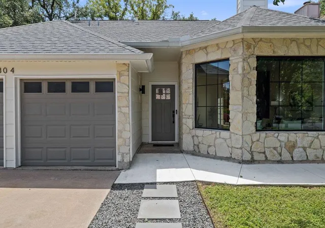 Photo 1 of Single family home for sale at 4304 Clarno Dr, Austin, TX 78749 | MLS# 9135523 | Listing updated on 2026-09-30