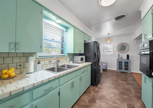 Photo 3 of Single family home for sale at 2209 S 51st Street, Temple, TX 76504 | MLS# 1912358 | Listing updated on 2026-08-28