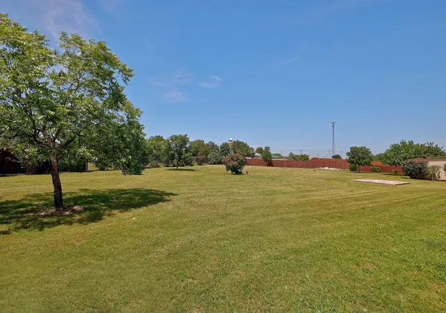 Photo 2 of Single family home for sale at 101 Lakeview Ln, Georgetown, TX 78633 | MLS# 8431423 | Listing updated on 2026-08-16