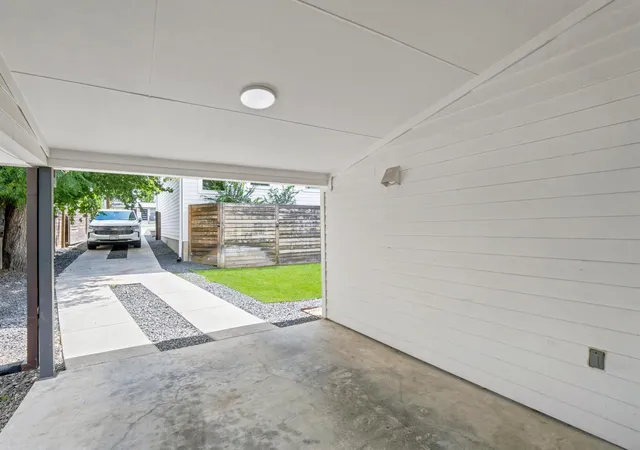 Listing Photo 2 - Condo for sale in building located at 5005 Lott Ave, Austin, TX 78721 - Unit #2
