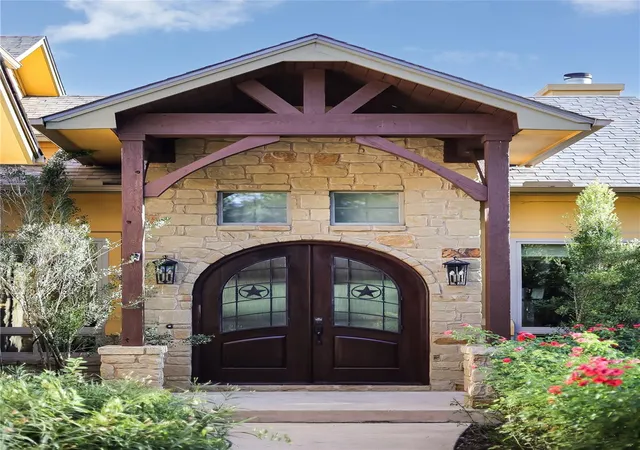 Photo 3 of Single family home for sale at 9512 Vera Cruz Rd, Austin, TX 78737 | MLS# 2313261 | Listing updated on 2026-09-29