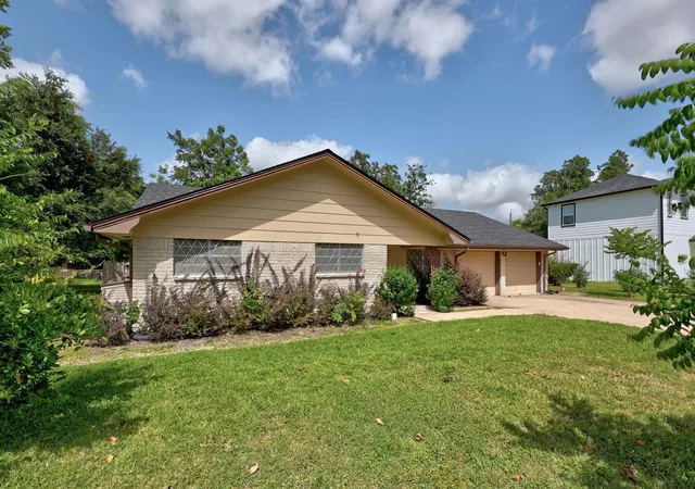 3rd image of 2305 Lathan Ln, Taylor, TX 76574 | MLS# 8161409