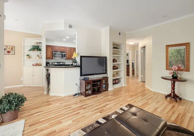 Photo 3 of Condo for sale at 6000 Shepherd Mountain Cv #807, Austin, TX 78730 | MLS# 1945192 | Listing updated on 2026-08-20