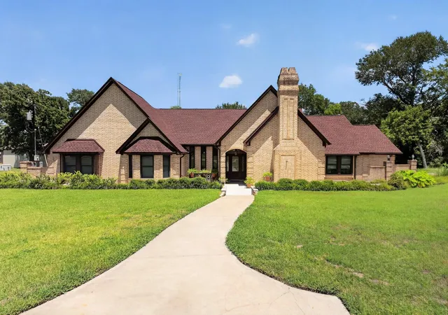 Homes for sale in Brenham, TX | 1950 Country Club Rd, Brenham, TX 77833 | MLS# 7834772