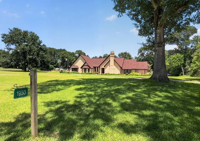 Homes for sale in Brenham, TX | 1950 Country Club Rd, Brenham, TX 77833 | MLS# 7834772