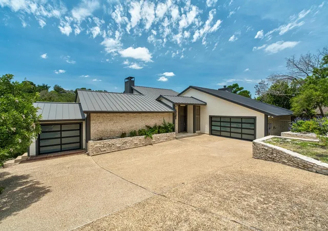 Photo 3 of Single family home for sale at 718 Bermuda St, Lakeway, TX 78734 | MLS# 2912033 | Listing updated on 2026-08-31