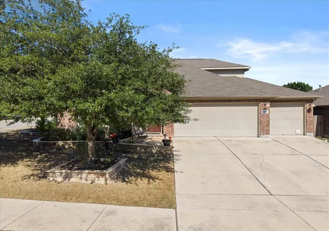 Photo 4 of Single family home for sale at 349 Razzmatazz Trl, Buda, TX 78610 | MLS# 2924281 | Listing updated on 2026-09-10