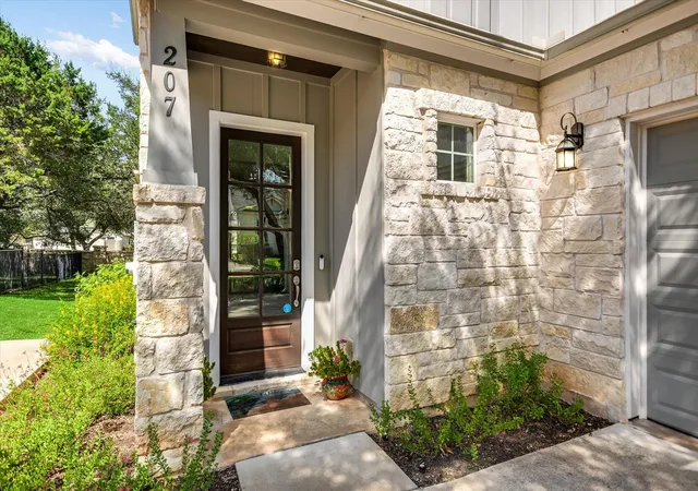3rd image of 207 Fairlake Cir, Lakeway, TX 78734 | MLS# 5329880