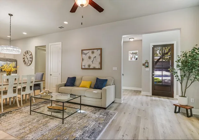 4th image of 207 Fairlake Cir, Lakeway, TX 78734 | MLS# 5329880