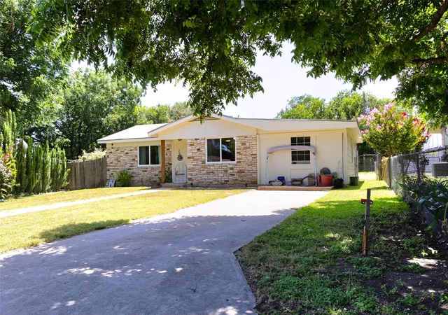 1st image of 304 Mildred St, Burnet, TX 78611 | MLS# 9020232