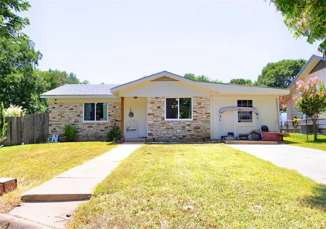2nd image of 304 Mildred St, Burnet, TX 78611 | MLS# 9020232