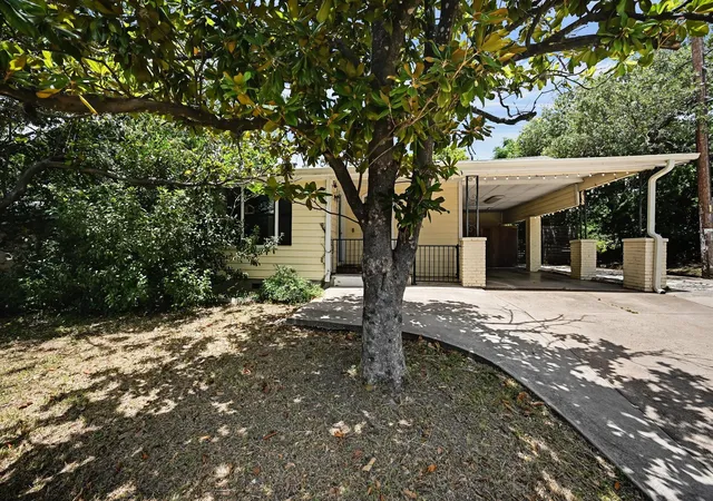 Photo 2 of Single family home for sale at 3406 E Martin Luther King Jr Blvd, Austin, TX 78721 | MLS# 3080906 | Listing updated on 2026-09-03