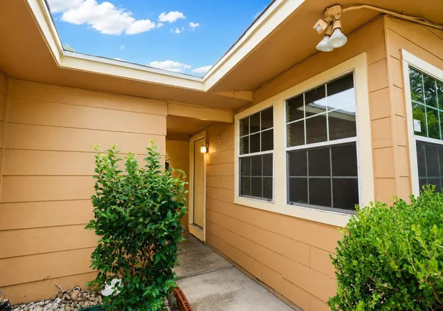 Photo 4 of Single family home for sale at 1508 S Walnut St, Georgetown, TX 78626 | MLS# 9066430 | Listing updated on 2026-08-30
