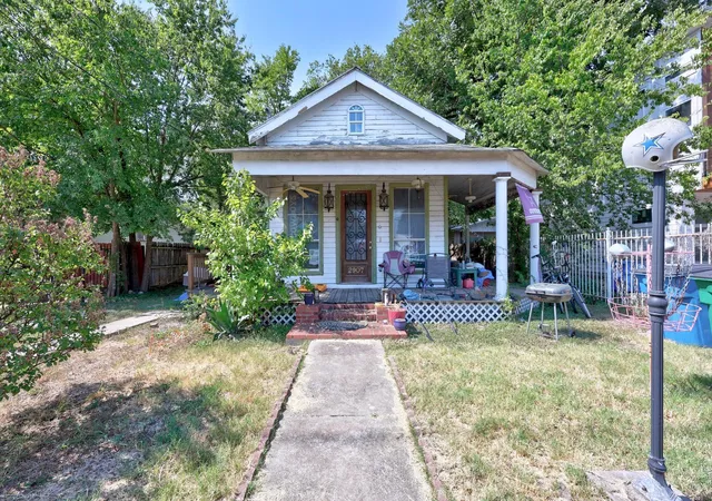 1st image of 2907 E 5th St, Austin, TX 78702 | MLS# 2450160